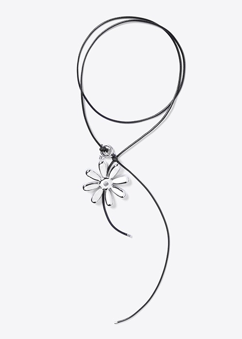 Mardi x ME Bloom Daisy Knot Necklace(Black)